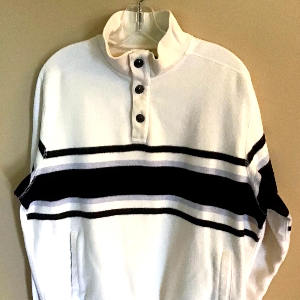 Men’s Chaps long sleeved 3 buttoned shirt